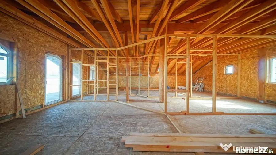 Casă cu 5 camere cu Teren 700 Mp în Sânpetru