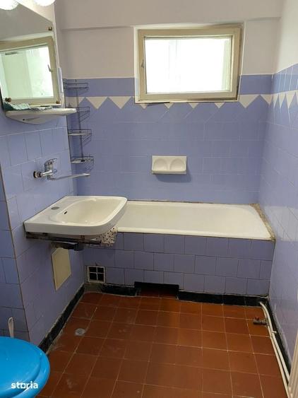 Apartament cu 4 camere decomandat în Central