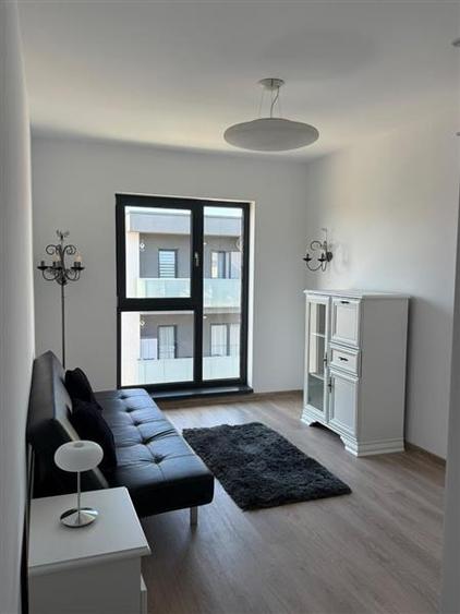 Apartament cu 3 camere decomandat, mobilat în Cristian