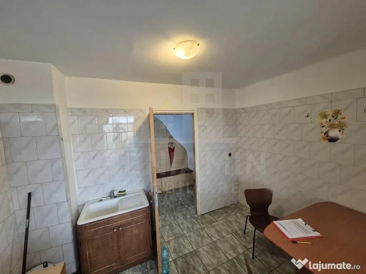 Apartament cu 2 camere semidecomandat în Craiovița Nouă