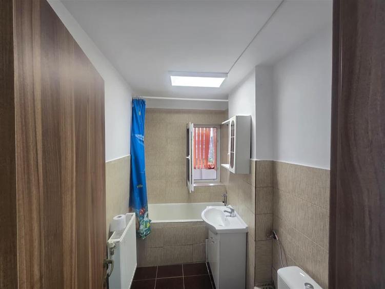 Apartament cu 2 camere semidecomandat, mobilat în Ultracentral