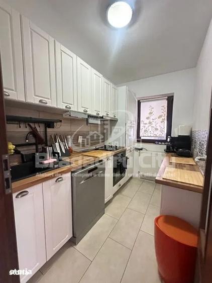 Apartament cu 3 camere, mobilat în Central