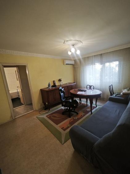 Apartament cu 3 camere semidecomandat în Tomis Nord