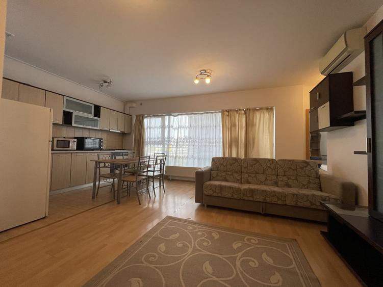 Apartament cu 3 camere semidecomandat, mobilat în Titan