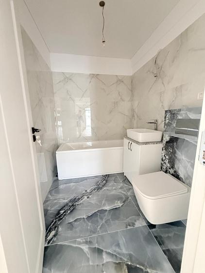 Apartament cu 3 camere decomandat în Nicolina