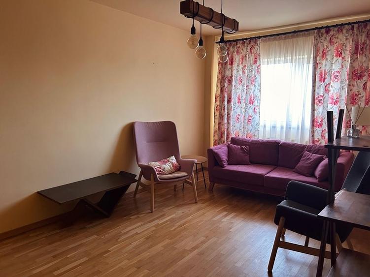 Apartament cu 3 camere decomandat în Calea București