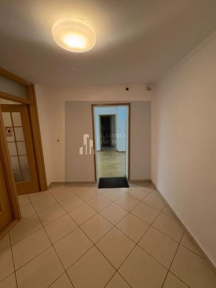 Apartament cu 4 camere semidecomandat în Unirii