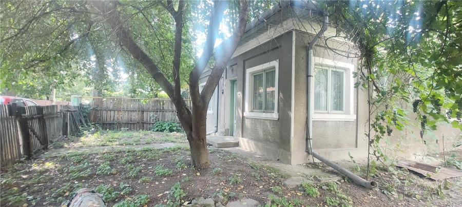 Casă cu 2 camere cu Canalizare în Central