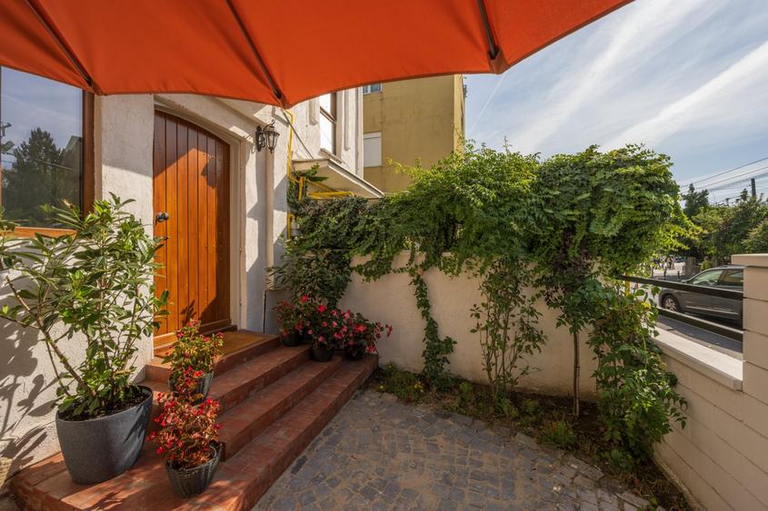 Apartament cu 4 camere semidecomandat, mobilat în Cotroceni