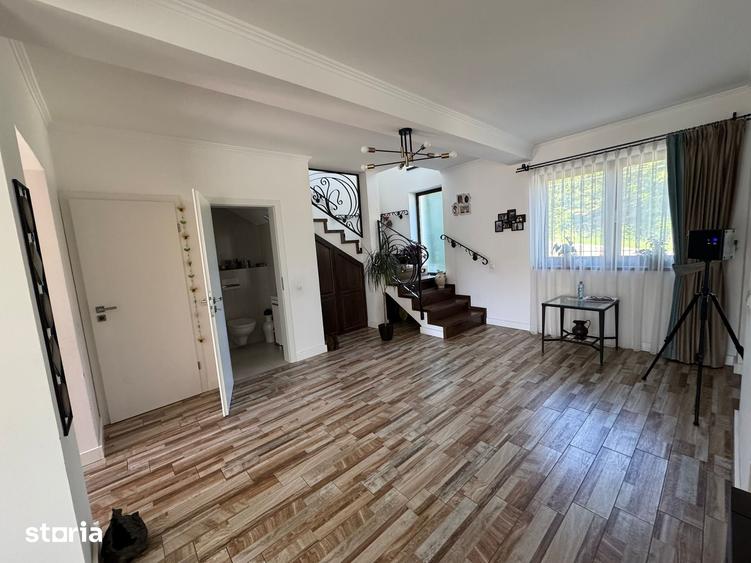Casă cu 4 camere cu Teren 500 Mp în Poplaca