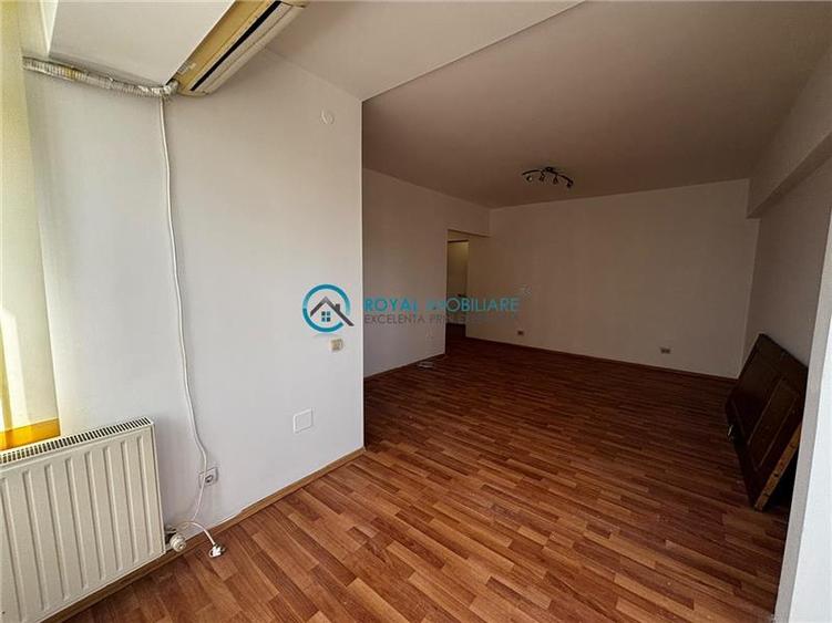 Apartament cu 3 camere decomandat în Republicii
