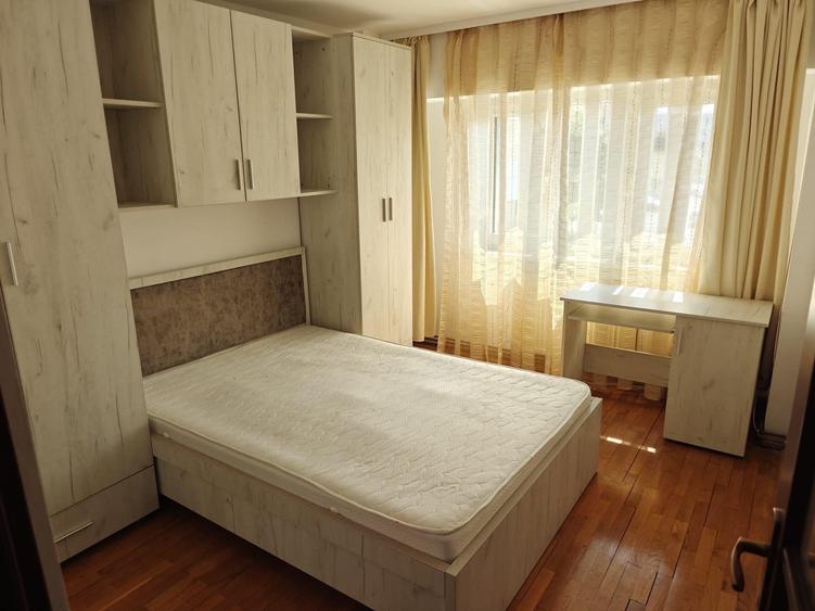 Apartament cu 4 camere decomandat în Central