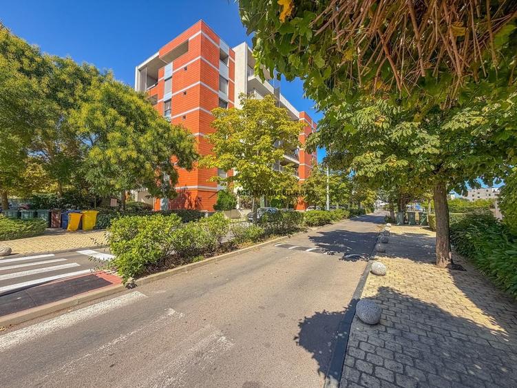 Apartament cu 3 camere decomandat, mobilat în Băneasa