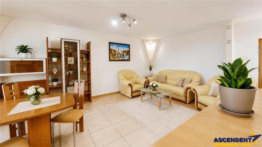 Apartament cu 3 camere decomandat în 13 Decembrie