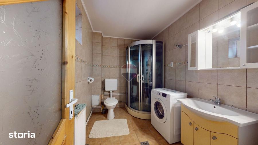 Casă cu 5 camere cu Teren 749 Mp în Hălchiu