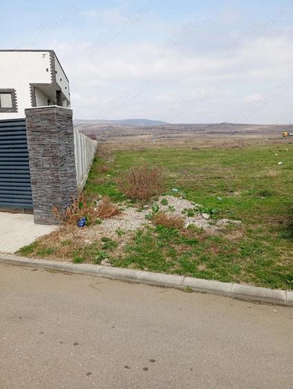 Teren de 3000 mp, în Schela