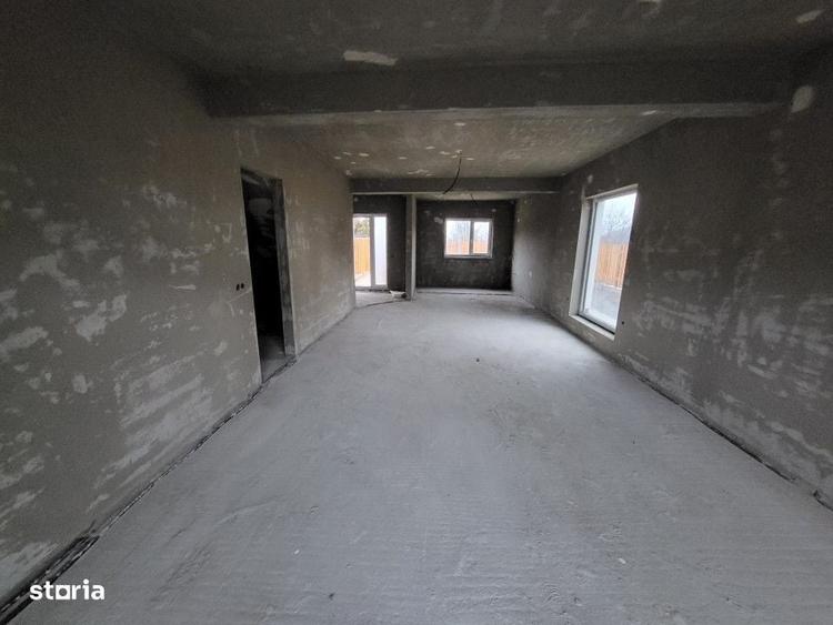 Casă cu 4 camere cu Teren 400 Mp în Dezmir