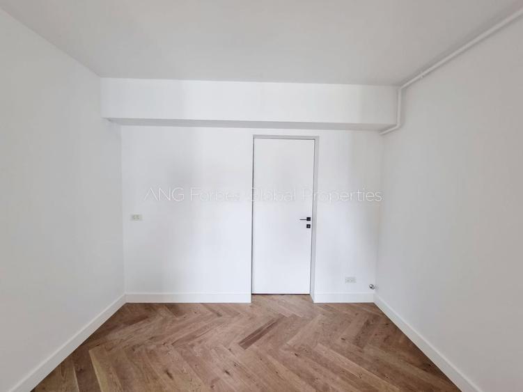 Penthouse cu 5 camere decomandat în Băneasa