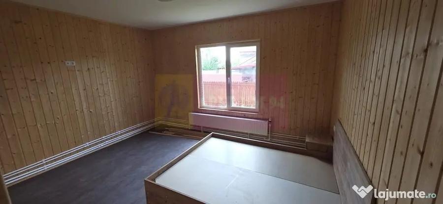 Casă cu 4 camere cu Teren 1001 Mp în Brebu