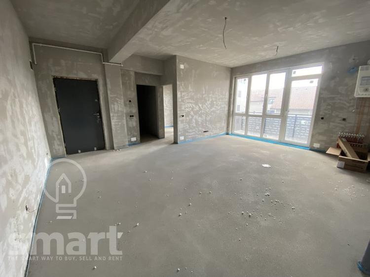 Apartament cu 3 camere semidecomandat în Florești