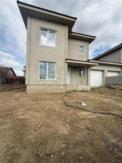 Duplex cu 5 camere cu Canalizare în Moșnița Veche
