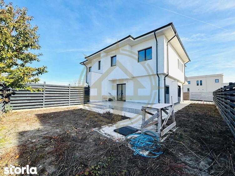 Casă cu 4 camere cu Canalizare în Corbeanca