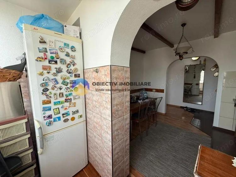 Apartament cu 3 camere semidecomandat în Central