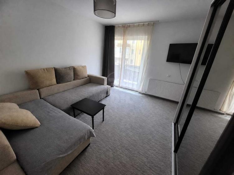 Apartament cu 3 camere decomandat în Florești