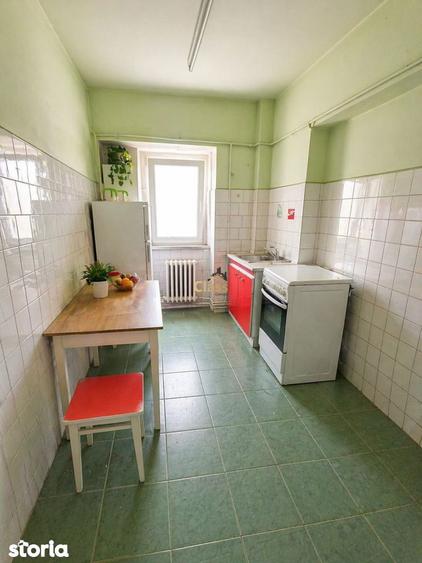 Apartament cu 3 camere decomandat în Între Lacuri