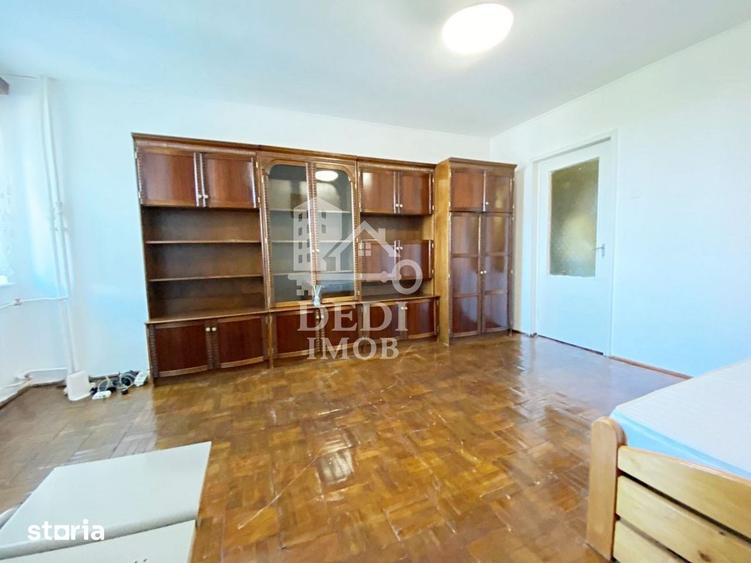 Apartament cu 3 camere decomandat în Nufărul