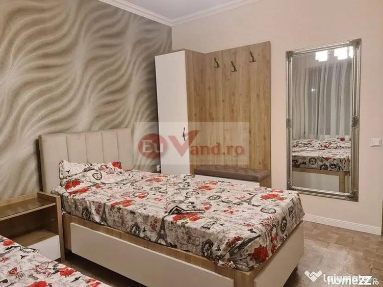 Casă cu 7 camere cu Teren 300 Mp în Faleză