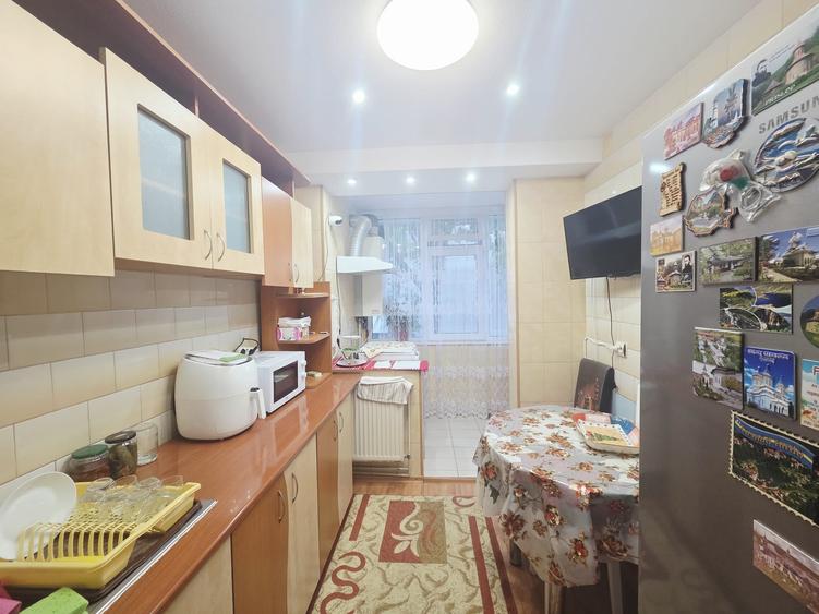 Apartament cu 3 camere semidecomandat în Țiglina 3