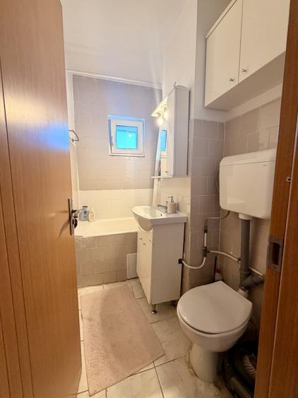 Apartament cu 2 camere semidecomandat, mobilat în Torontalului