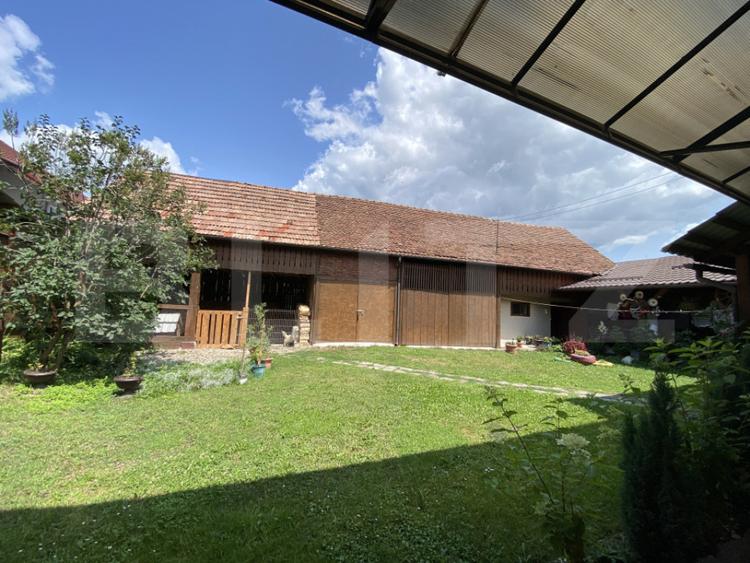 Casă cu 3 camere cu Teren 3687 Mp în Livezile