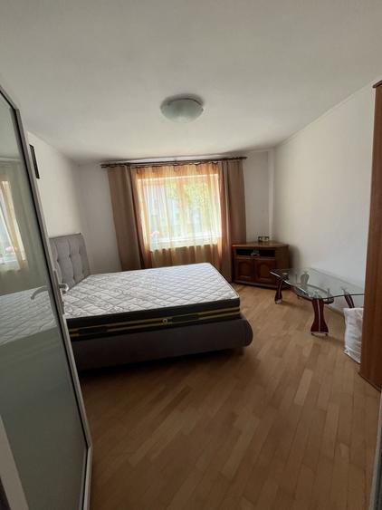 Casă cu 4 camere decomandat cu Teren 800 Mp în Voinești