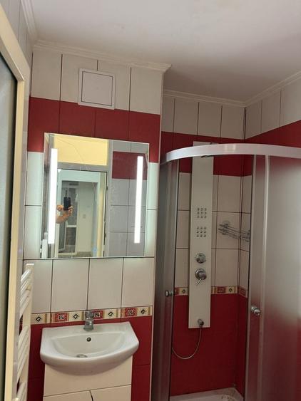 Apartament cu 4 camere decomandat în Exterior Vest