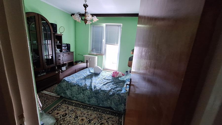 Apartament cu 3 camere semidecomandat în Titan