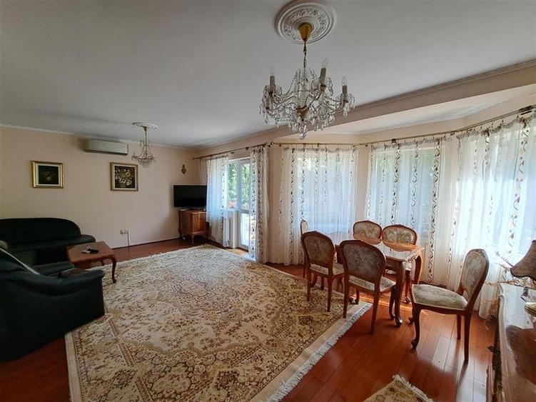 Casă individuală cu 5 camere cu Canalizare în Câmpului