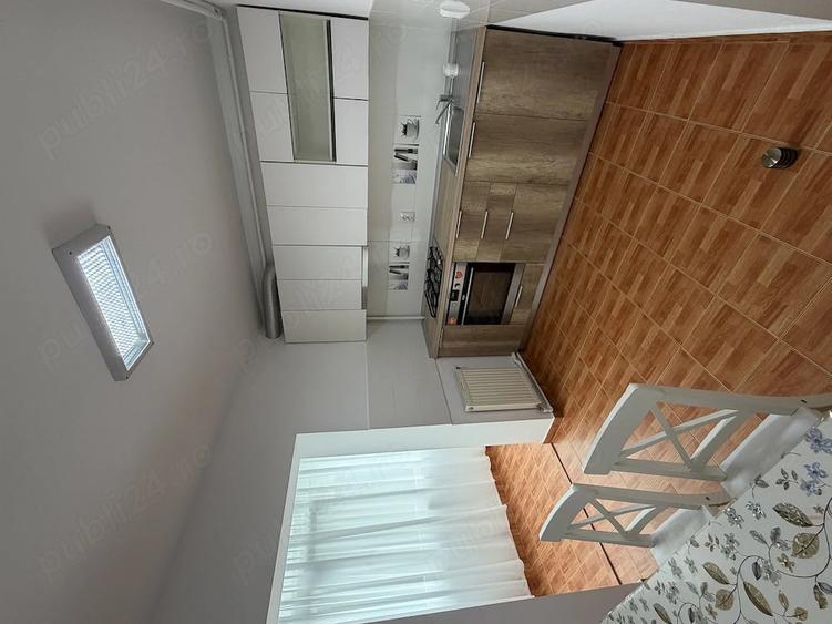 Apartament cu 3 camere decomandat în Exterior Vest