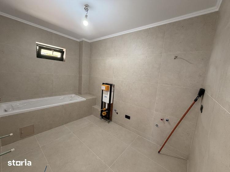 Casă cu 5 camere cu Teren 405 Mp în Crevedia