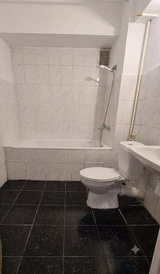 Apartament cu 4 camere decomandat în Poarta 6
