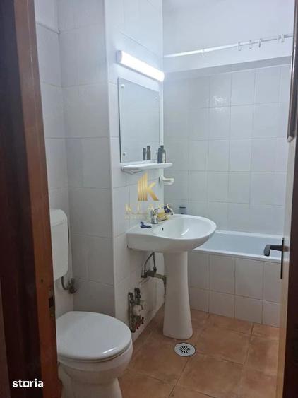 Apartament cu 3 camere decomandat în Centrul Civic