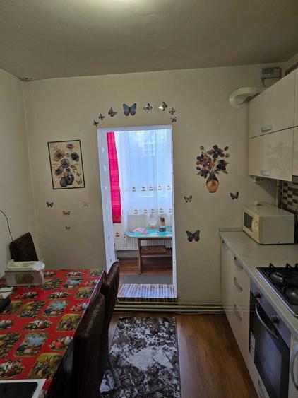 Apartament cu 2 camere decomandat în Lenin