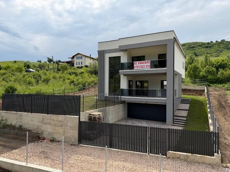Casă individuală cu 5 camere cu Teren 500 Mp în Florești