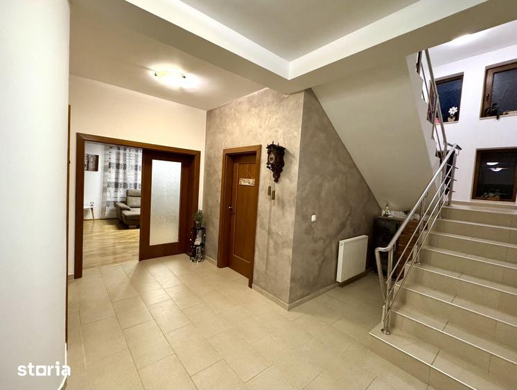 Casă cu 5 camere cu Teren 600 Mp în Lunei
