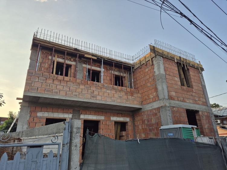 Casă cu 4 camere în Central