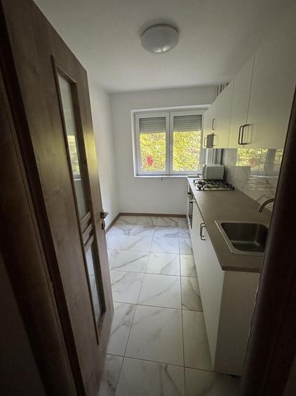 Apartament cu 2 camere semidecomandat, mobilat în Titan