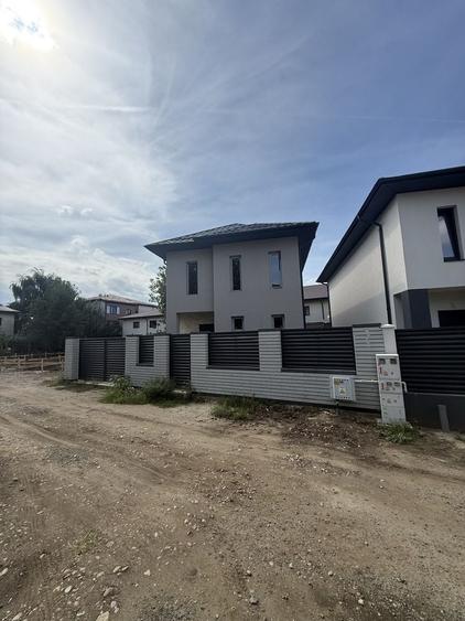Casă cu 4 camere în Central