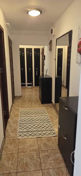 Apartament cu 3 camere semidecomandat în Micălaca