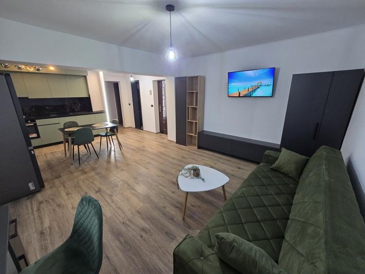 Apartament cu 3 camere decomandat în Exterior Vest
